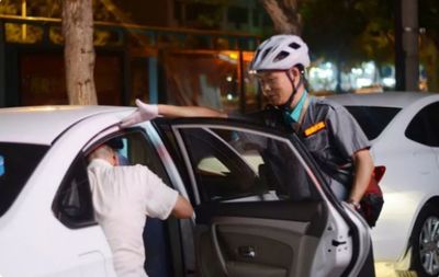 酒后尋代駕遇尷尬 兩小時無果，車主坦言“他們連車都不想上”